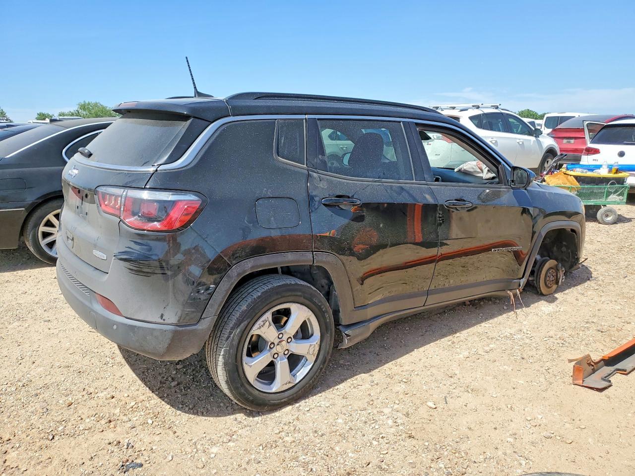 2018 Jeep Compass Latitude - Image 3
