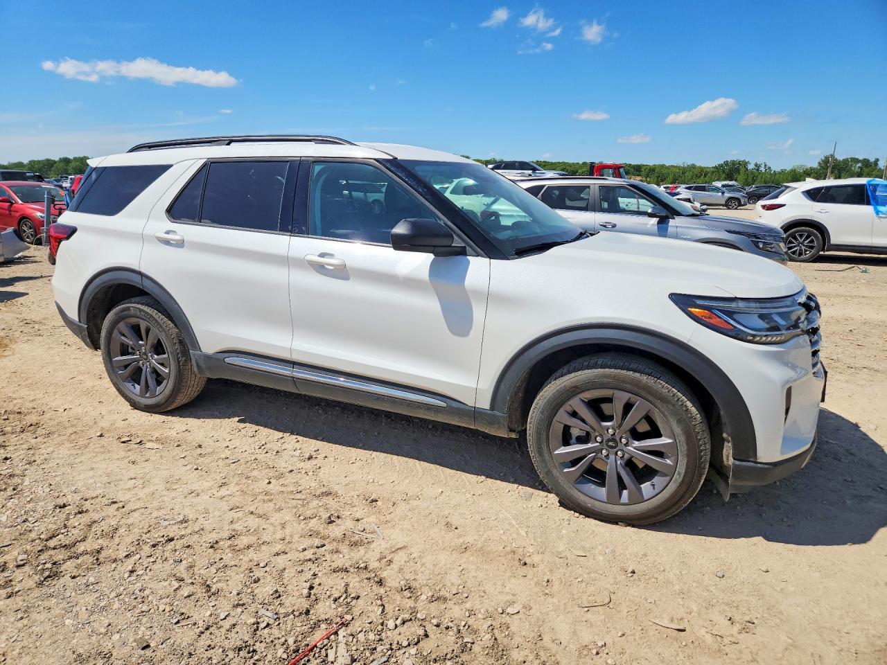 2025 Ford Explorer Active - Image 4