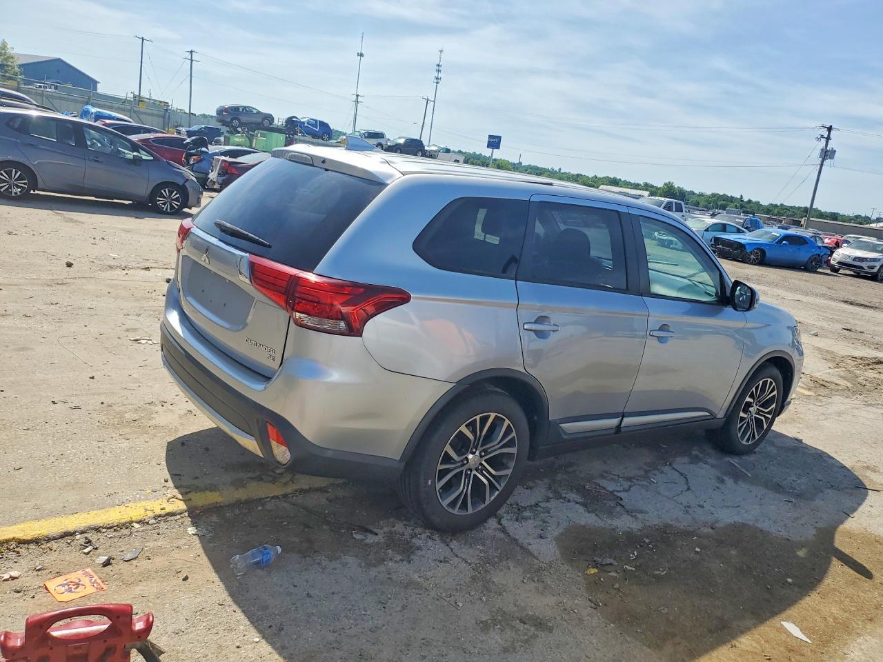 2017 Mitsubishi Outlander Se - Фото 3