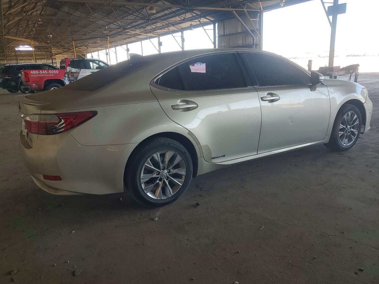 2015 Lexus Es 300H - Фото 3