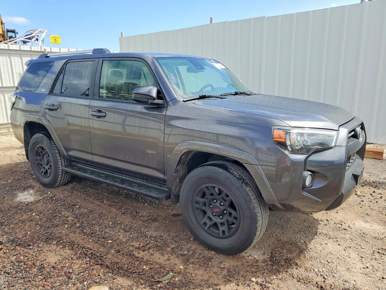 2020 Toyota 4Runner - Image 4