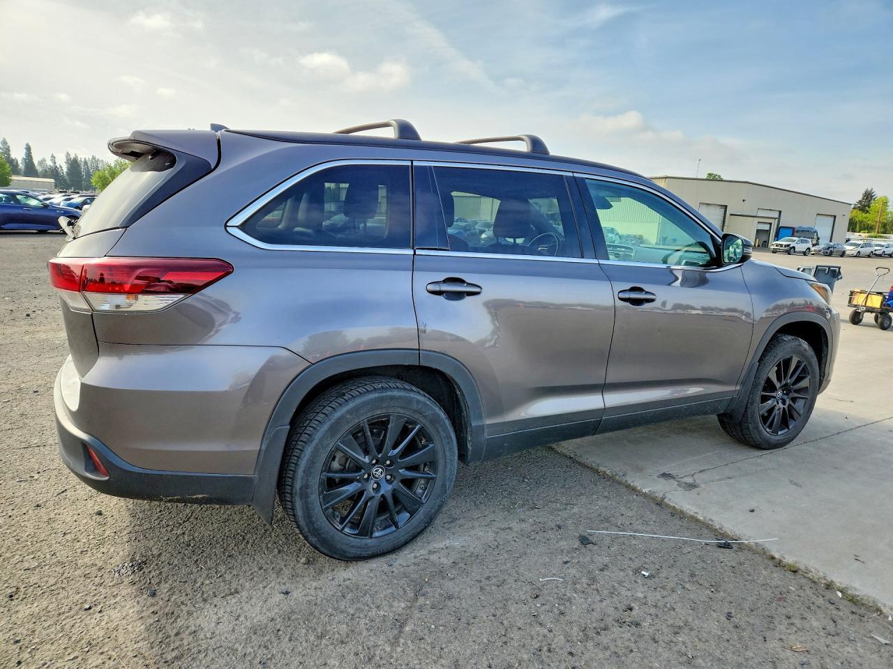 2019 Toyota Highlander Se - Фото 3