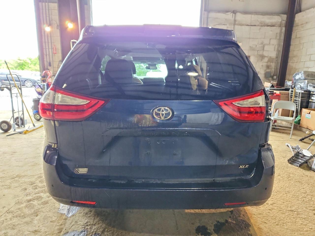 2018 Toyota Sienna Xle 8-Passenger - Фото 6