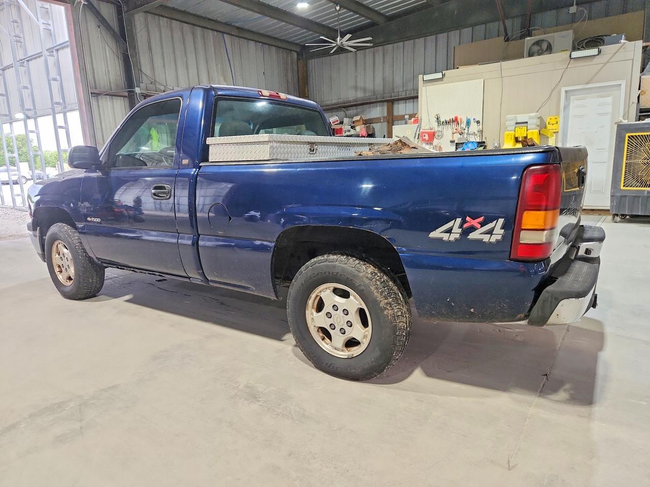 2000 Chevrolet Silverado K1500 - Image 2