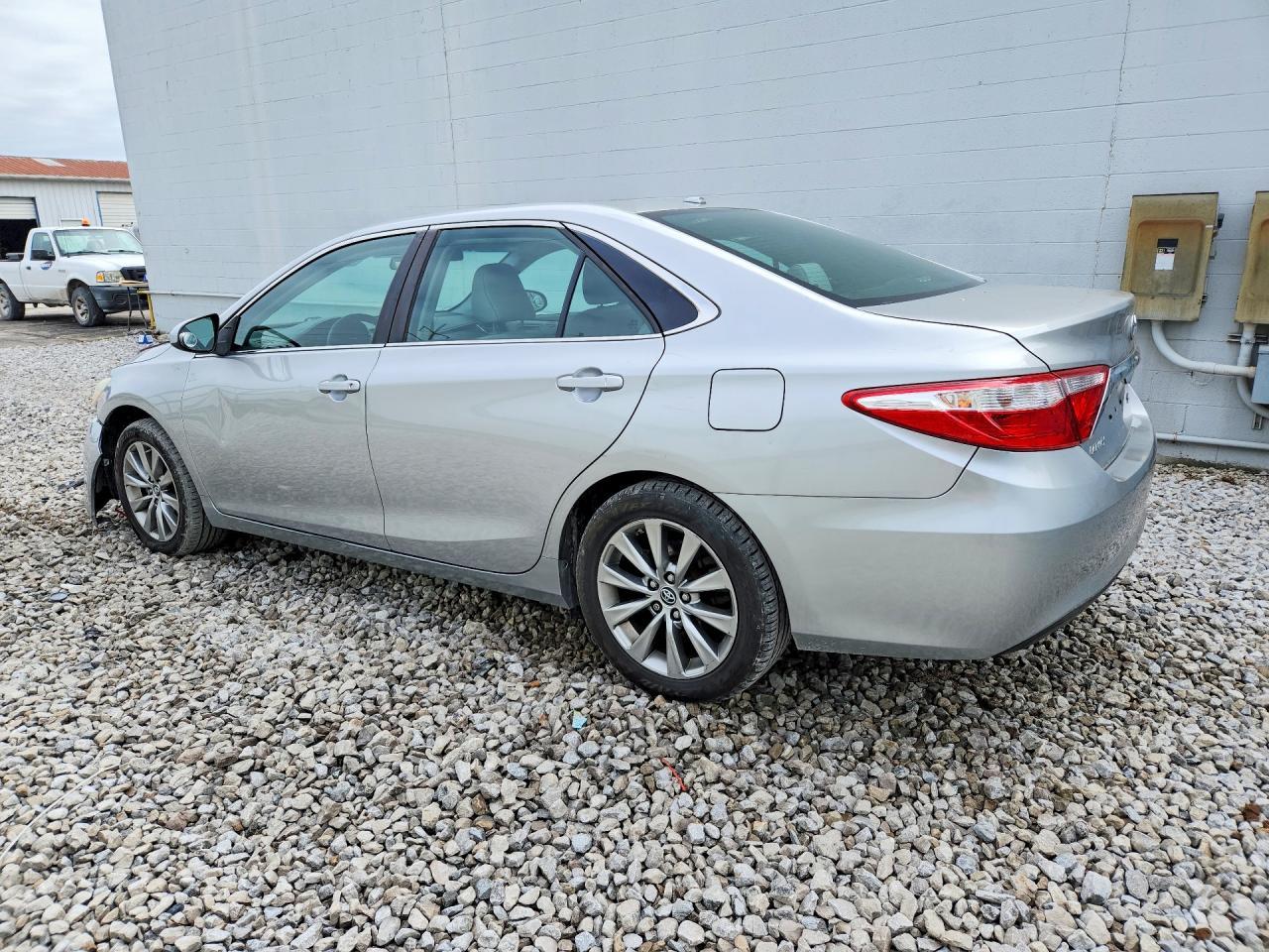 2016 Toyota Camry Xle - Image 2