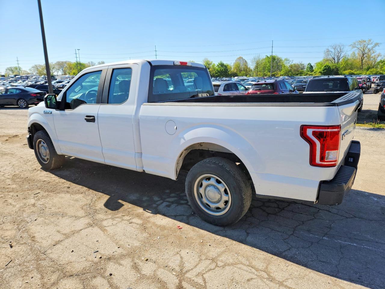 2016 Ford F150 Super Cab - Фото 2