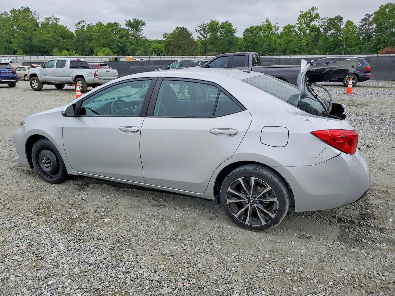 2018 Toyota Corolla Se - Image 2