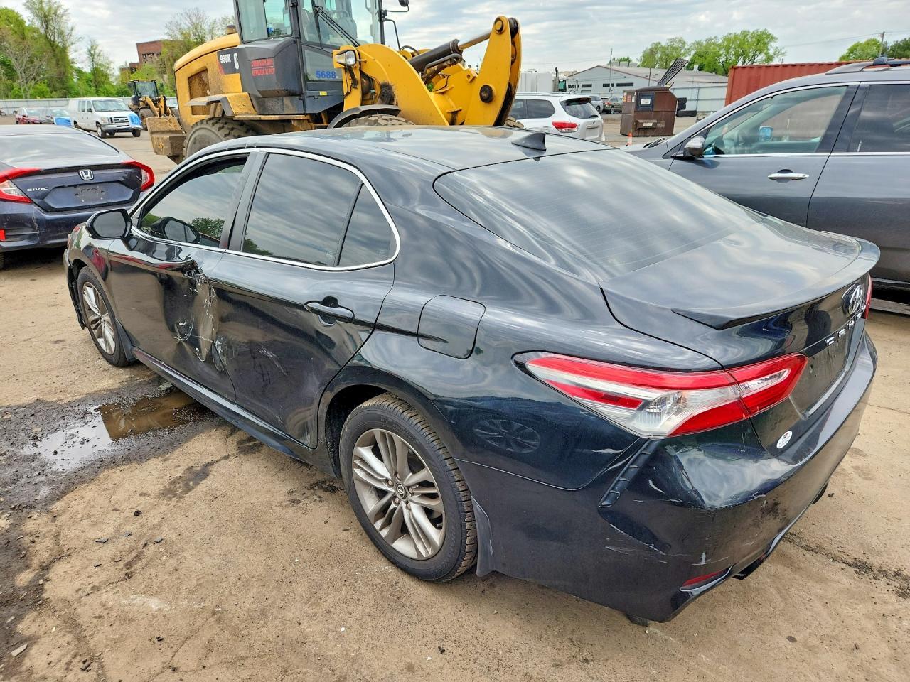2019 Toyota Camry Se - Фото 2