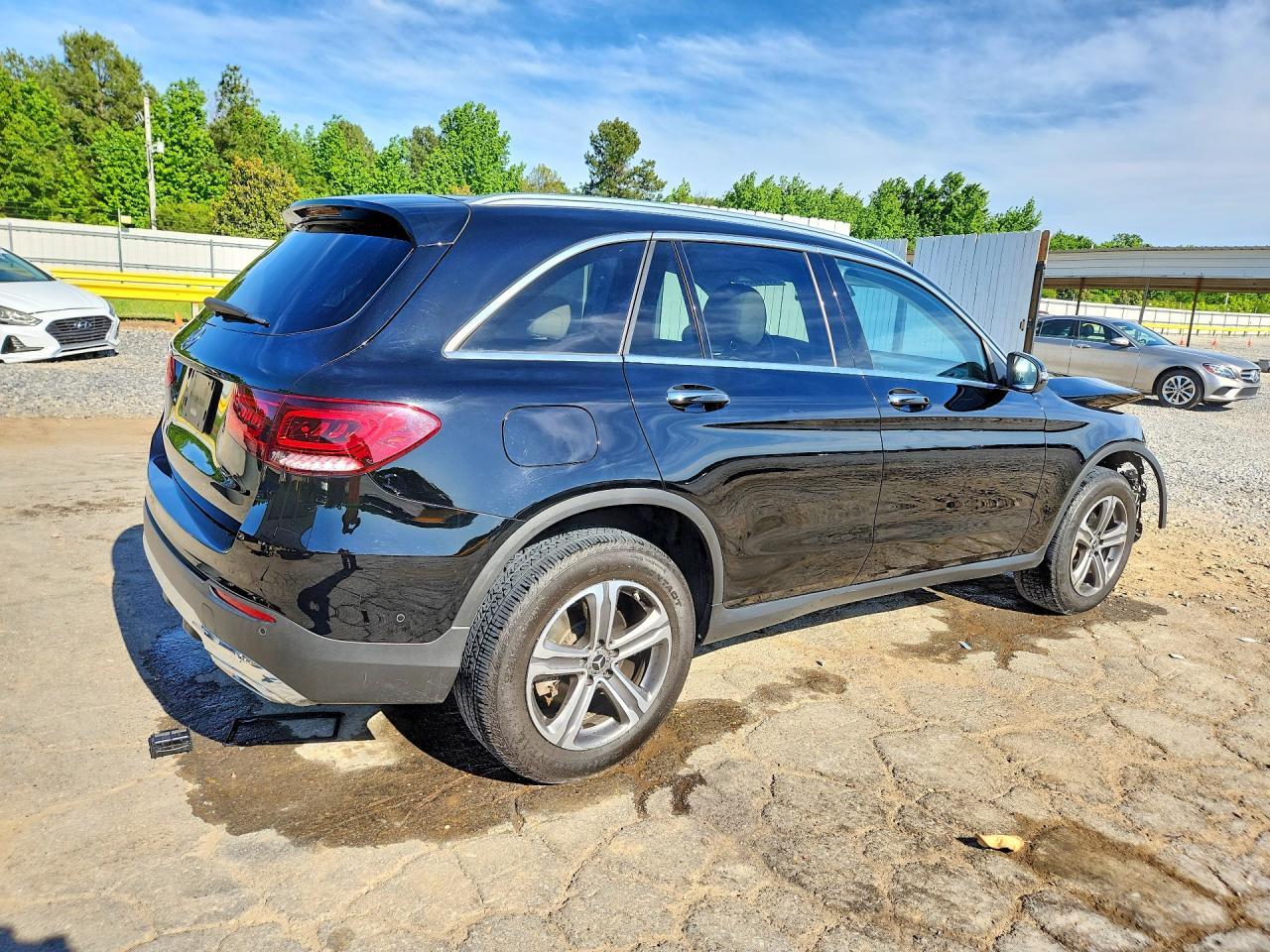 2022 Mercedes-Benz Glc 300 - Image 3
