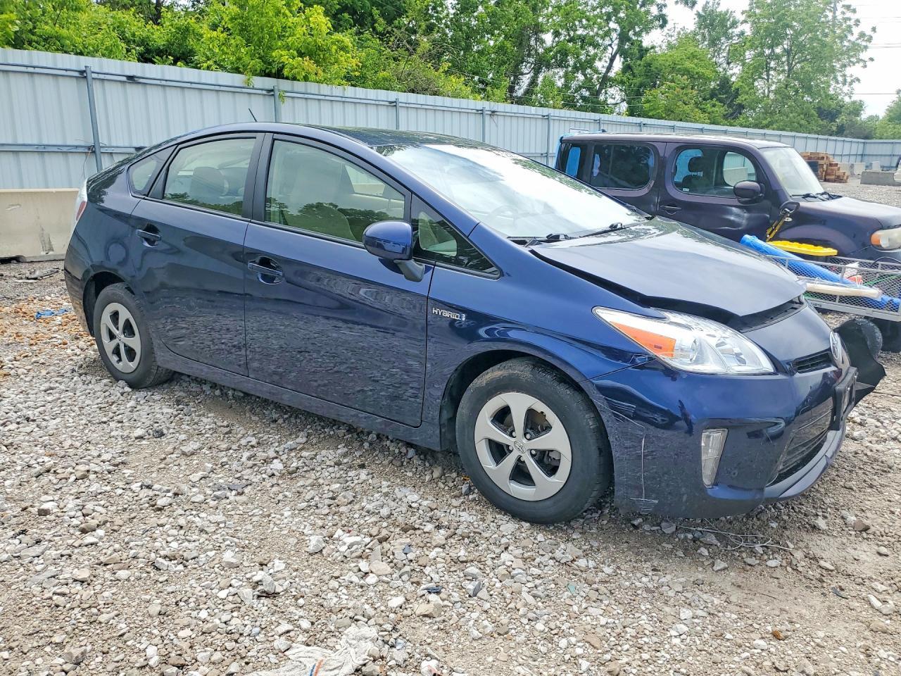 2015 Toyota Prius Two - Фото 4