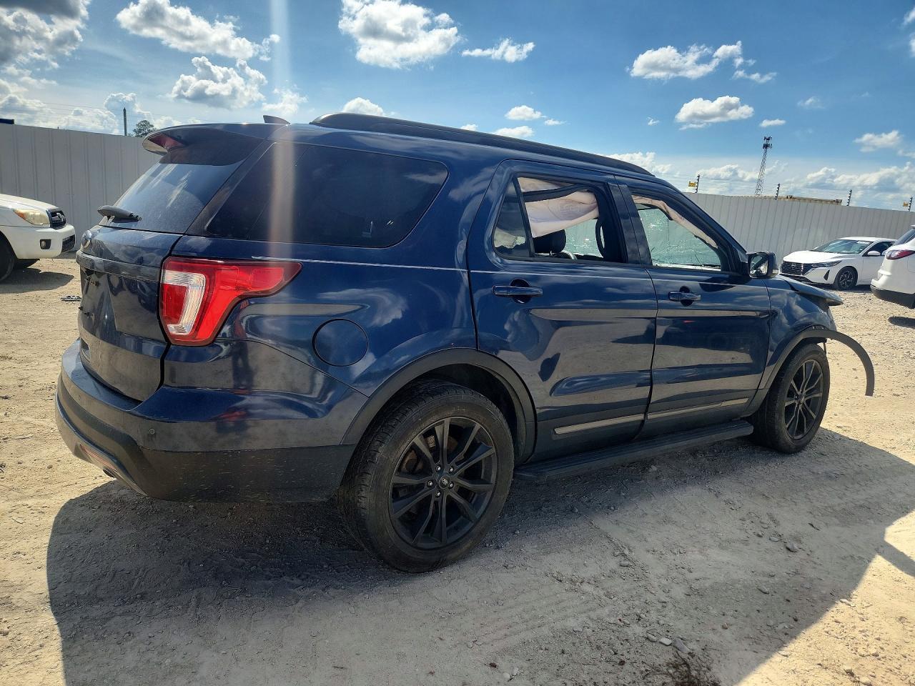 2017 Ford Explorer Xlt - Фото 3