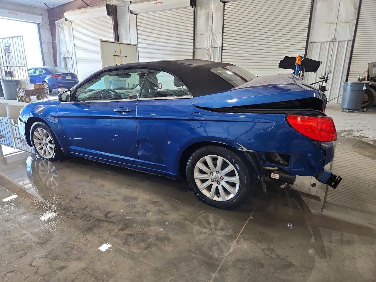 2010 Chrysler Sebring Touring - Image 2