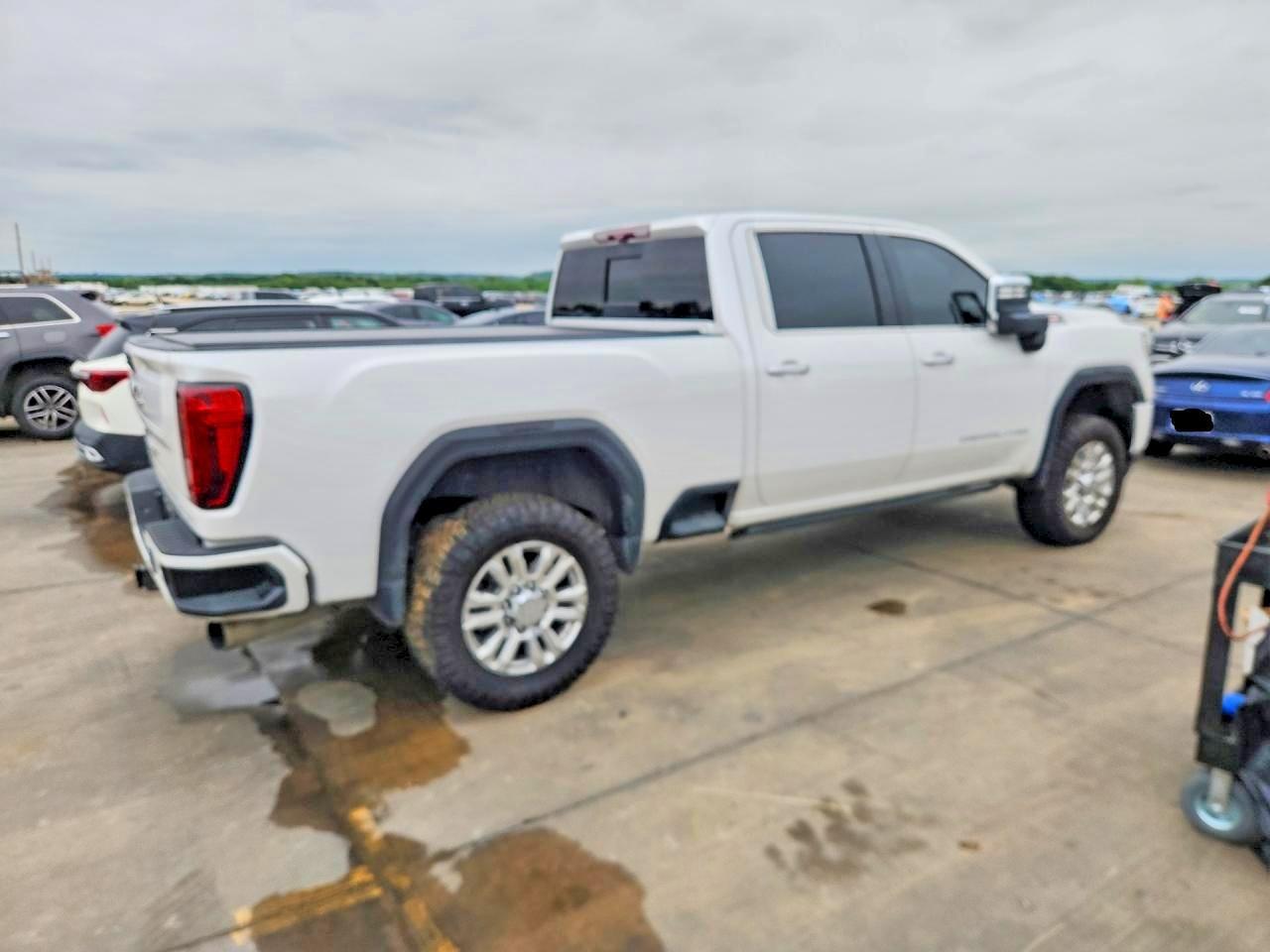 2020 GMC Sierra K2500 Denali - Image 3