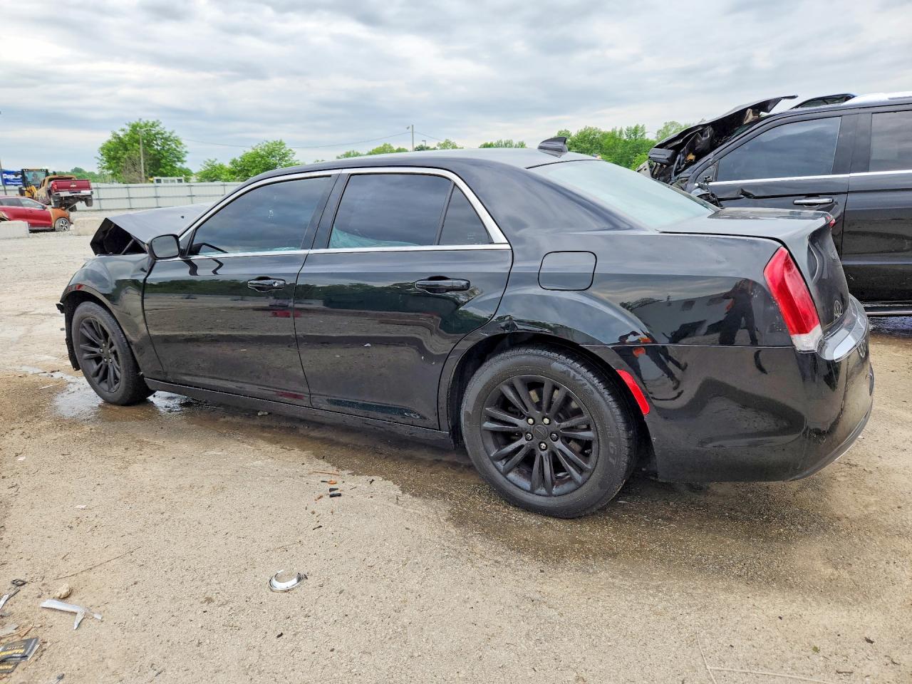 2019 Chrysler 300 Touring - Image 2