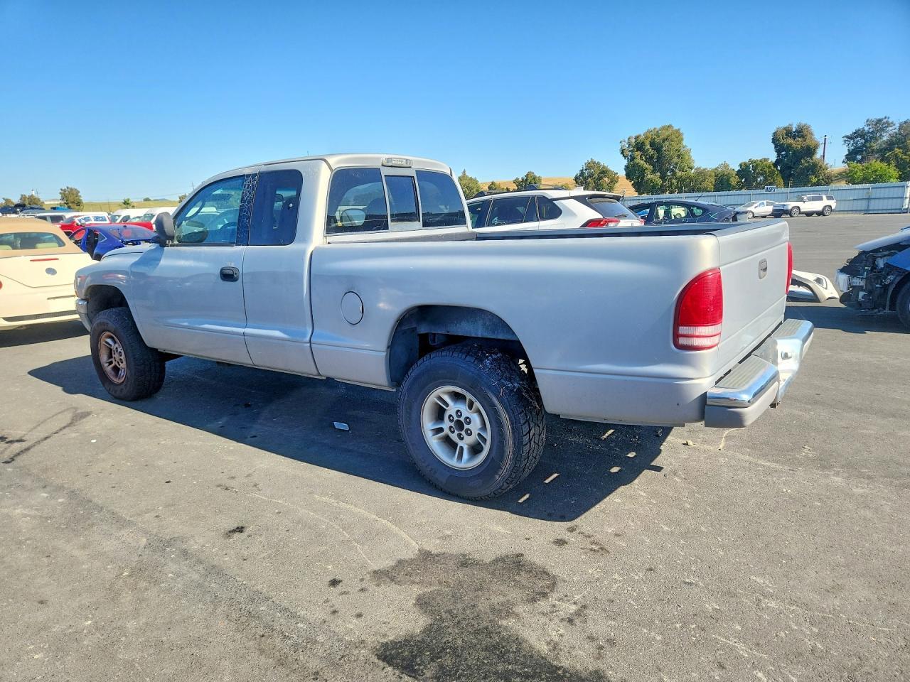 2000 Dodge Dakota - Image 2
