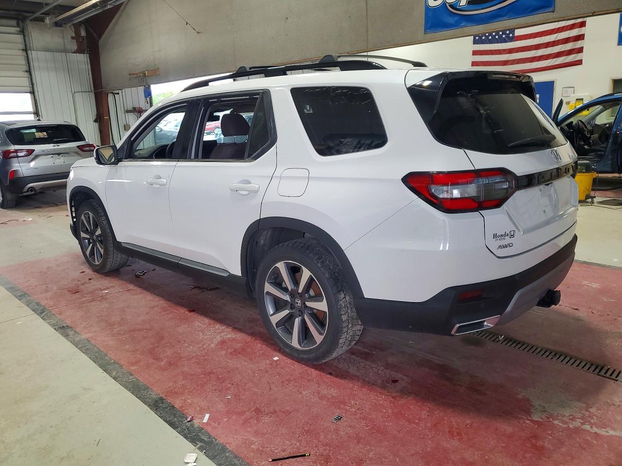 2025 Honda Pilot Elite - Image 2