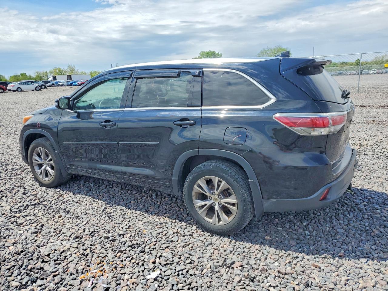 2015 Toyota Highlander Xle - Image 2