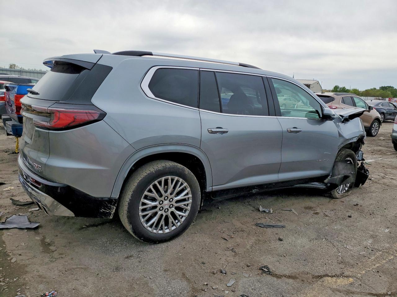 2024 GMC Acadia Denali - Image 3