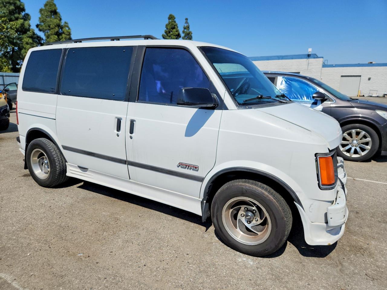 1989 Chevrolet Astro - Image 4
