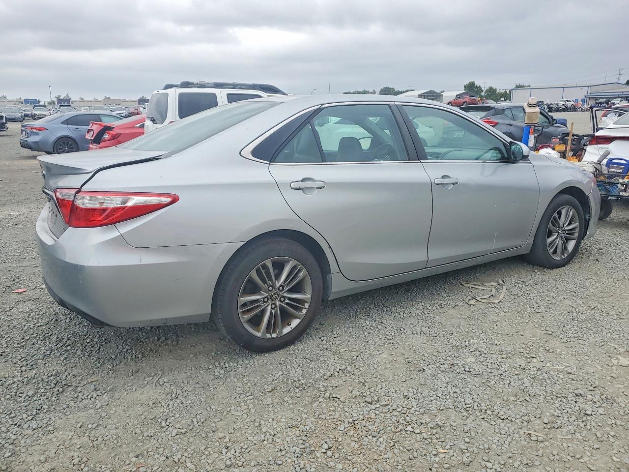2016 Toyota Camry Se - Image 3