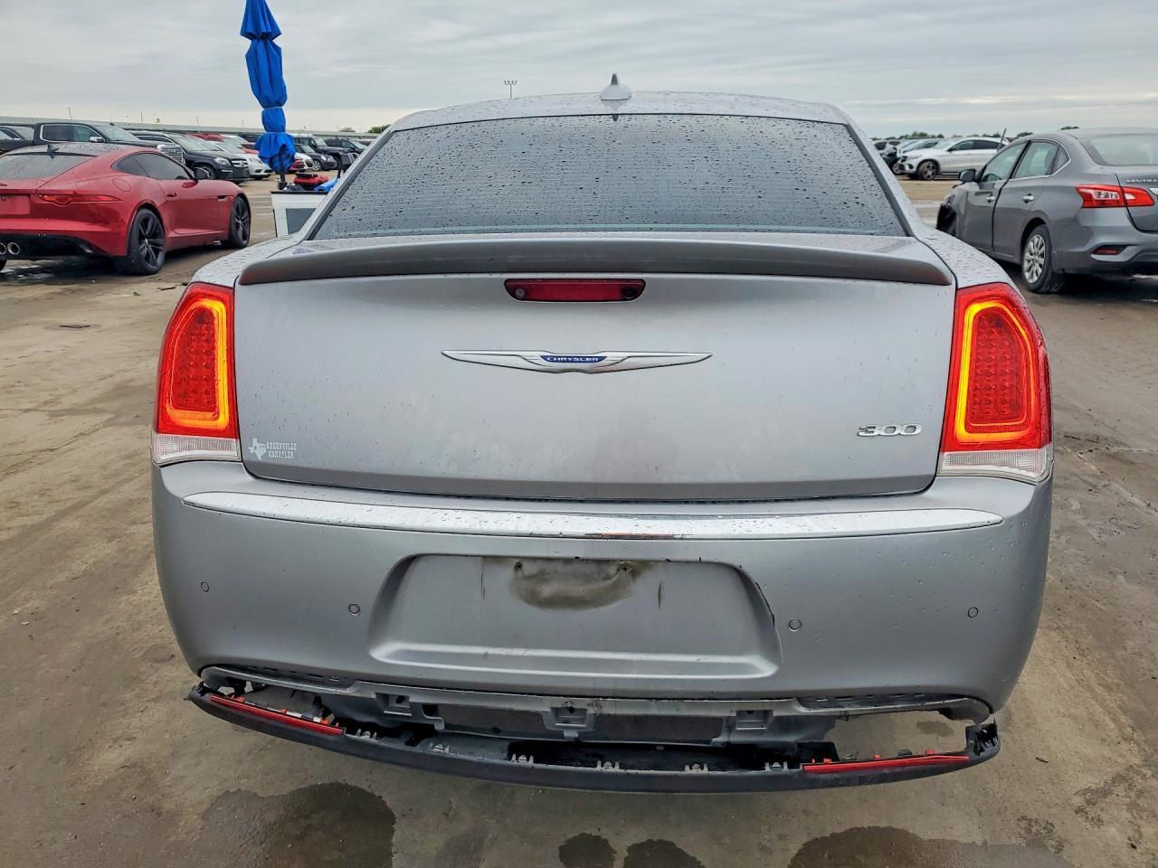 2018 Chrysler 300 Limited - Image 6