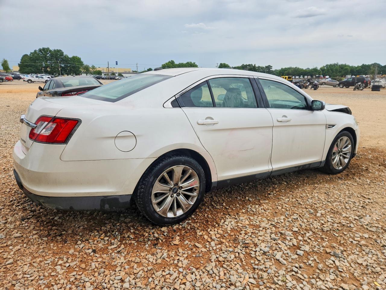 2011 Ford Taurus Limited - Image 3