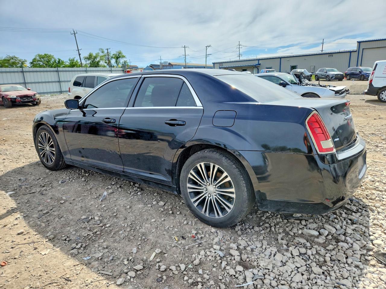 2013 Chrysler 300 S - Фото 2
