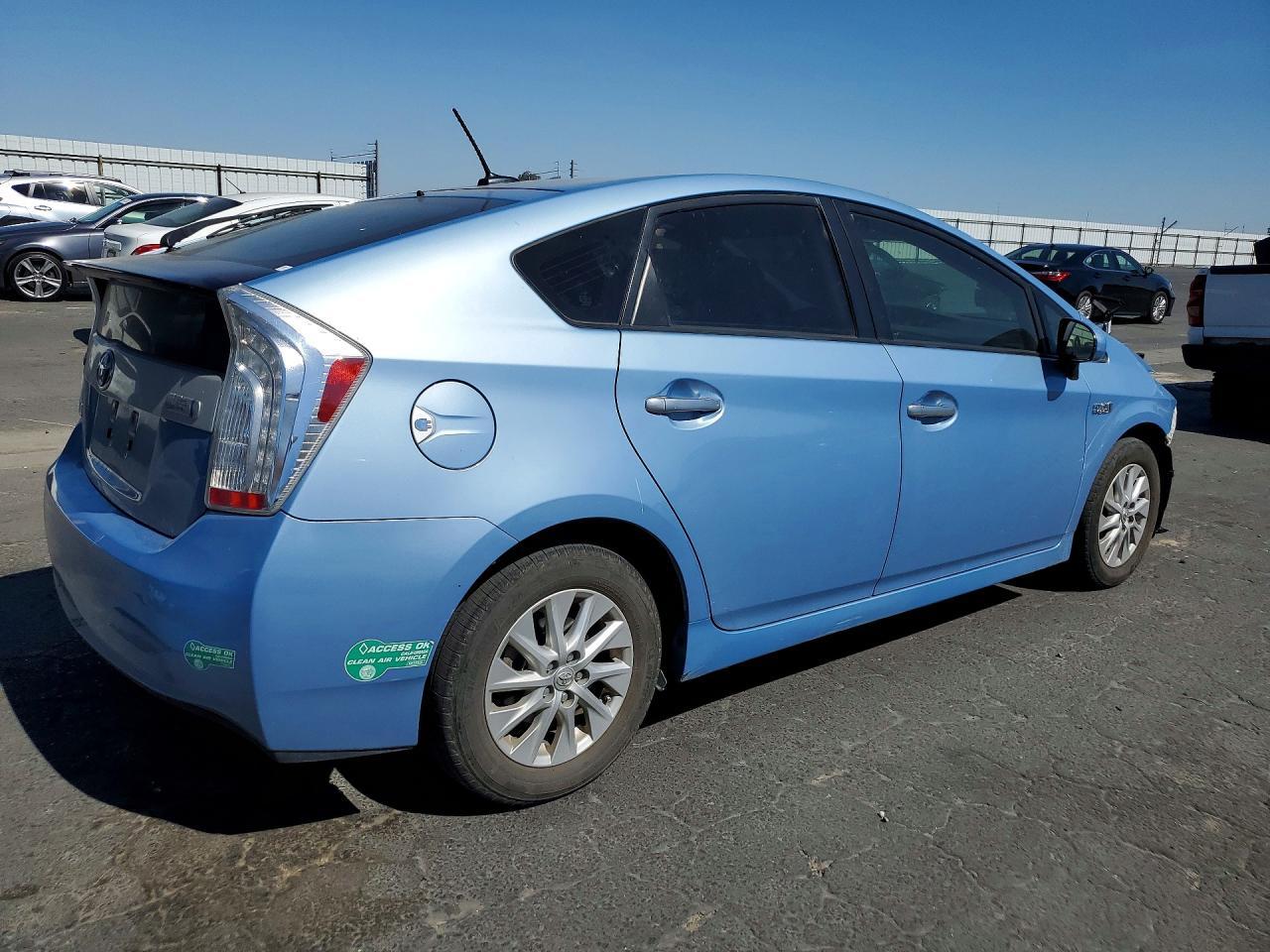 2014 Toyota Prius Plug-In Hybrid Advanced - Image 3
