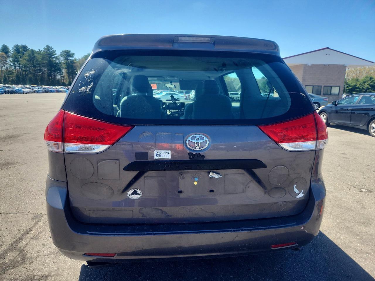 2014 Toyota Sienna L 7-Passenger - Image 6