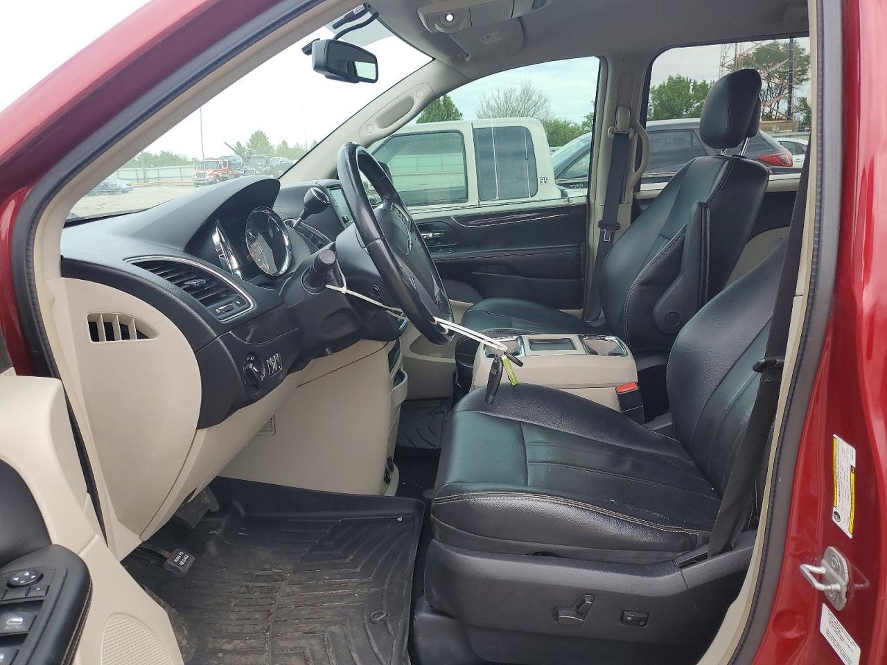2013 Chrysler Town & Country Touring - Фото 7