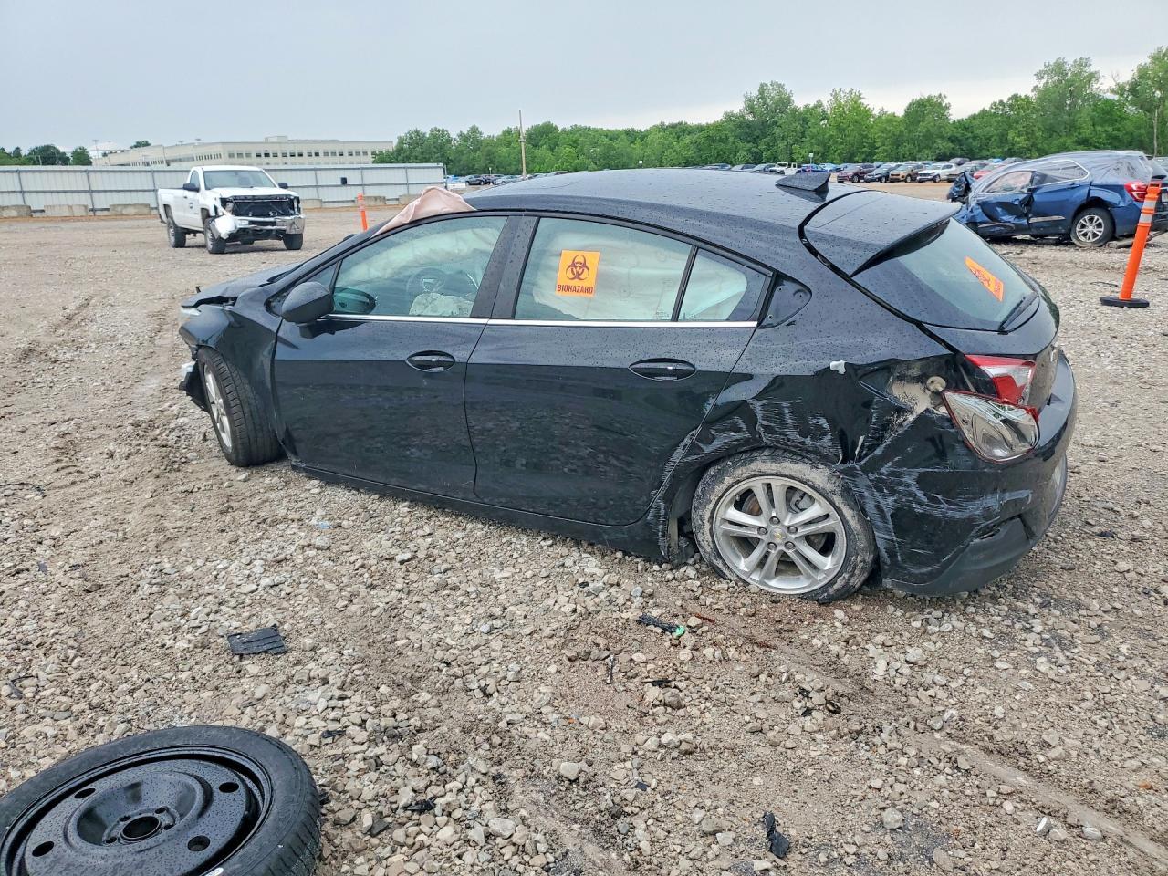 2018 Chevrolet Cruz - Фото 2