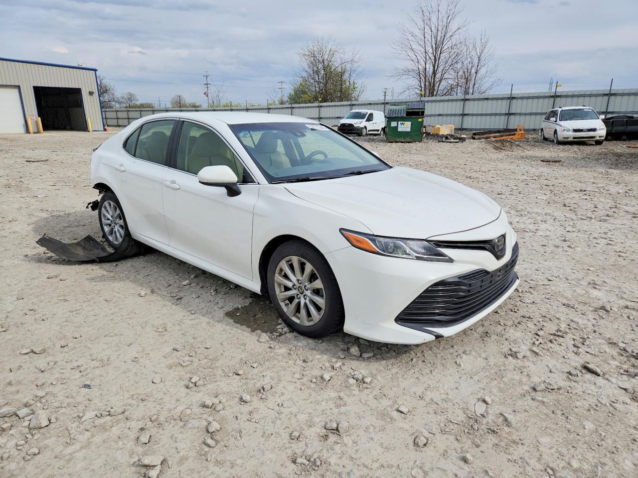 2018 Toyota Camry Le - Фото 4