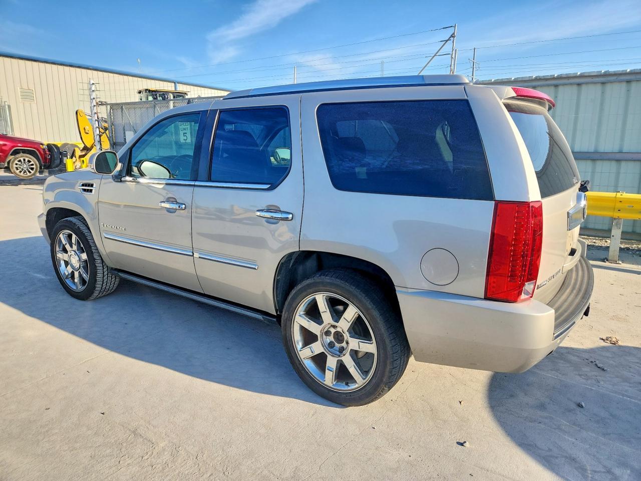 2009 Cadillac Escalade Luxury - Фото 2