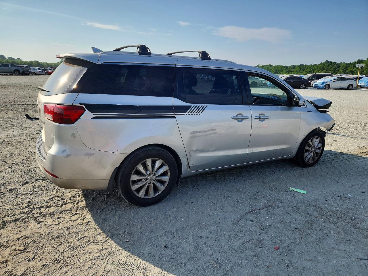 2016 Kia Sedona Ex - Image 3