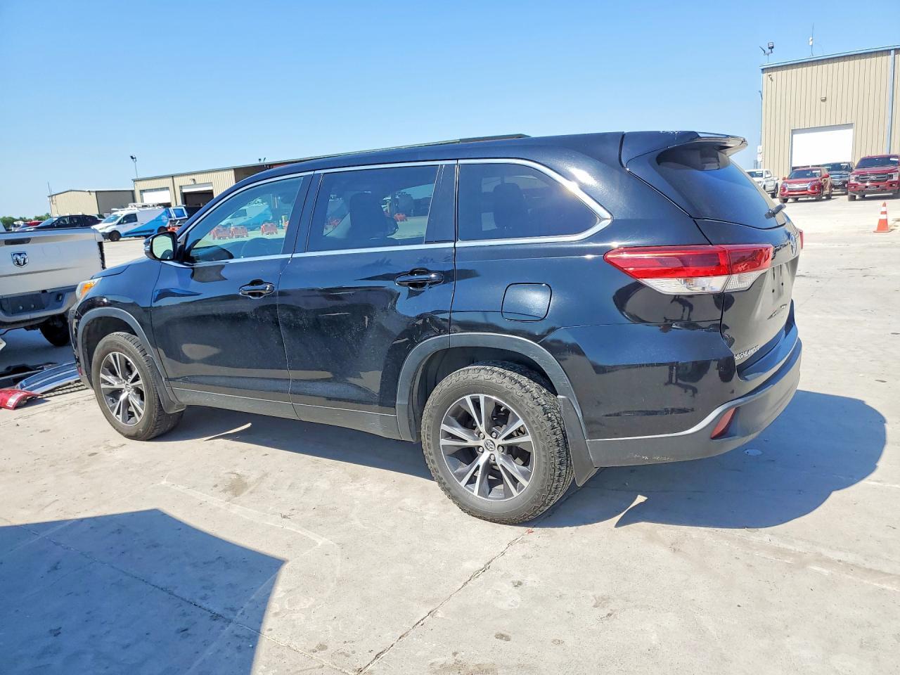 2019 Toyota Highlander Le - Image 2
