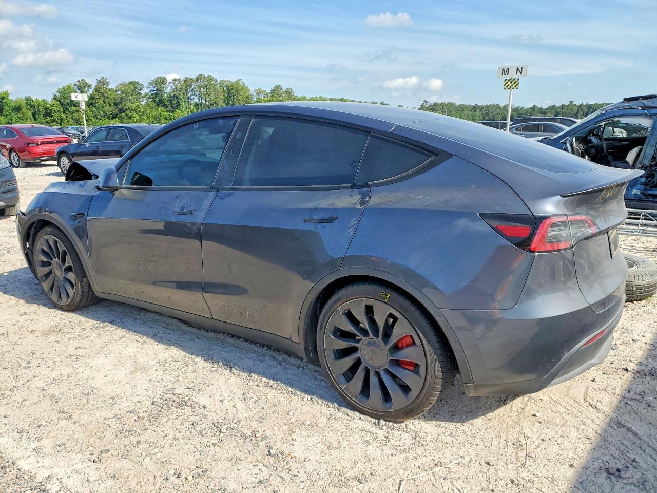 2023 Tesla Model Y - Фото 2