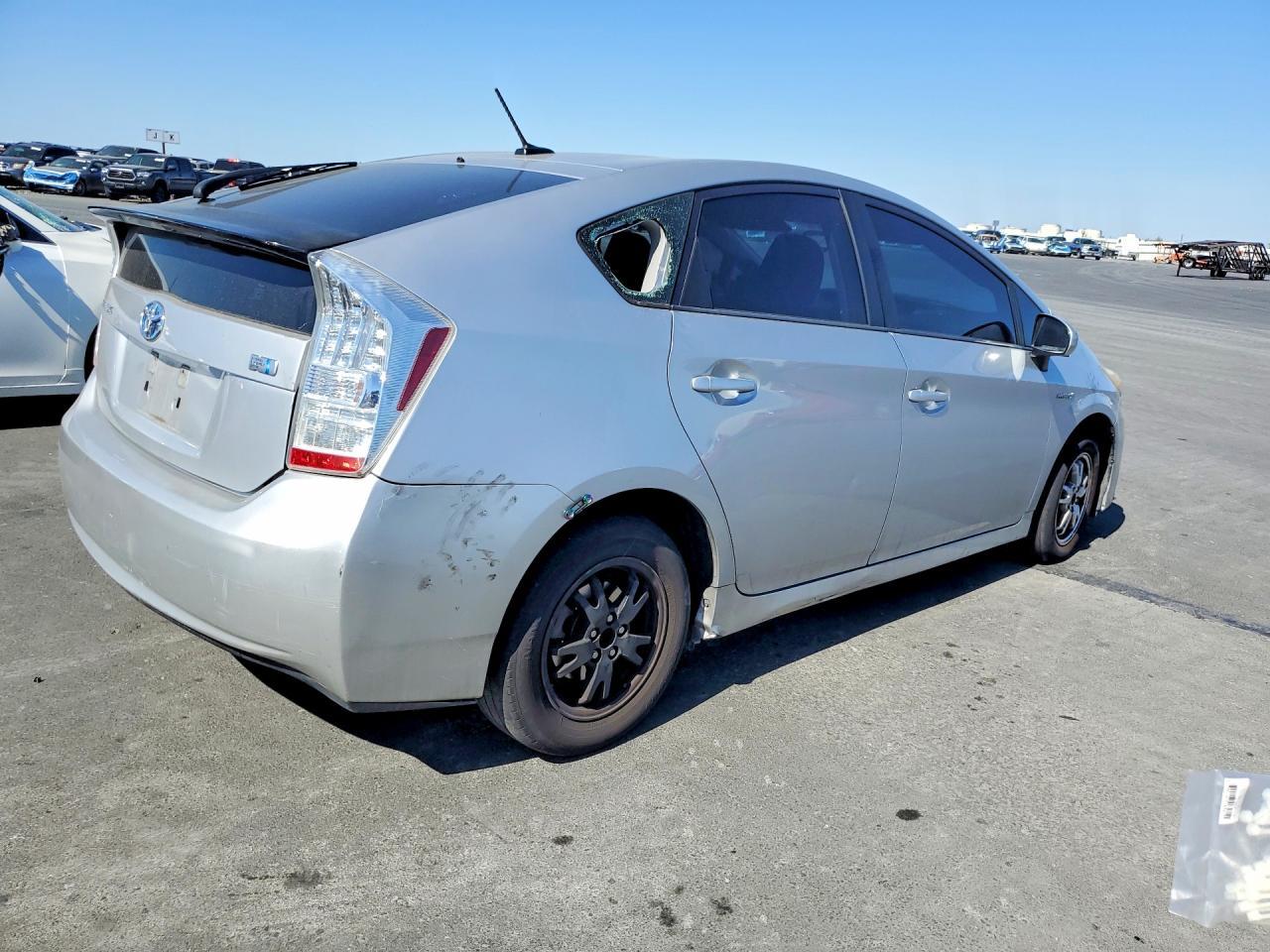 2010 Toyota Prius Iii - Фото 3
