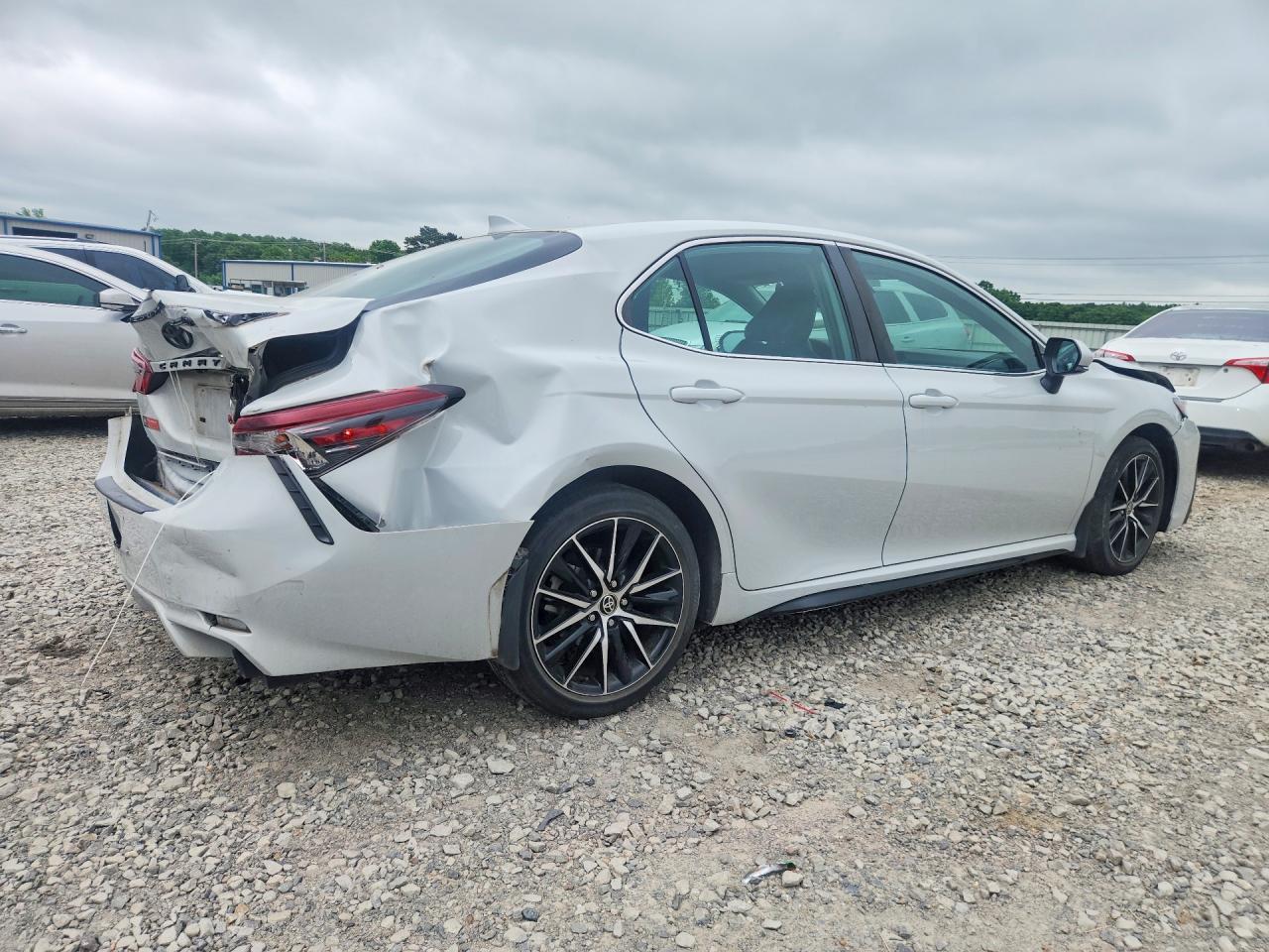 2022 Toyota Camry Se - Фото 3