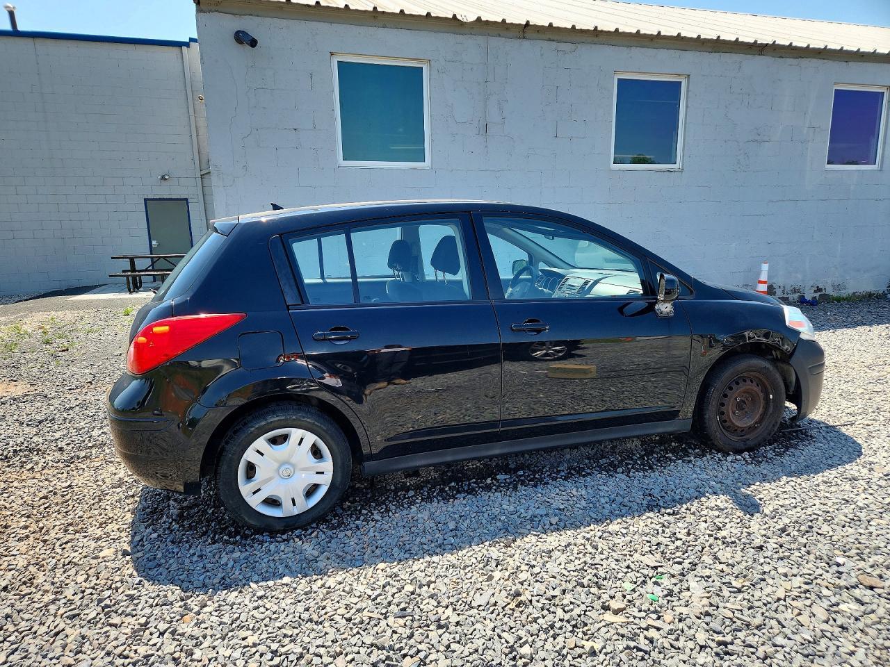 2011 Nissan Versa 1.8 S - Фото 3