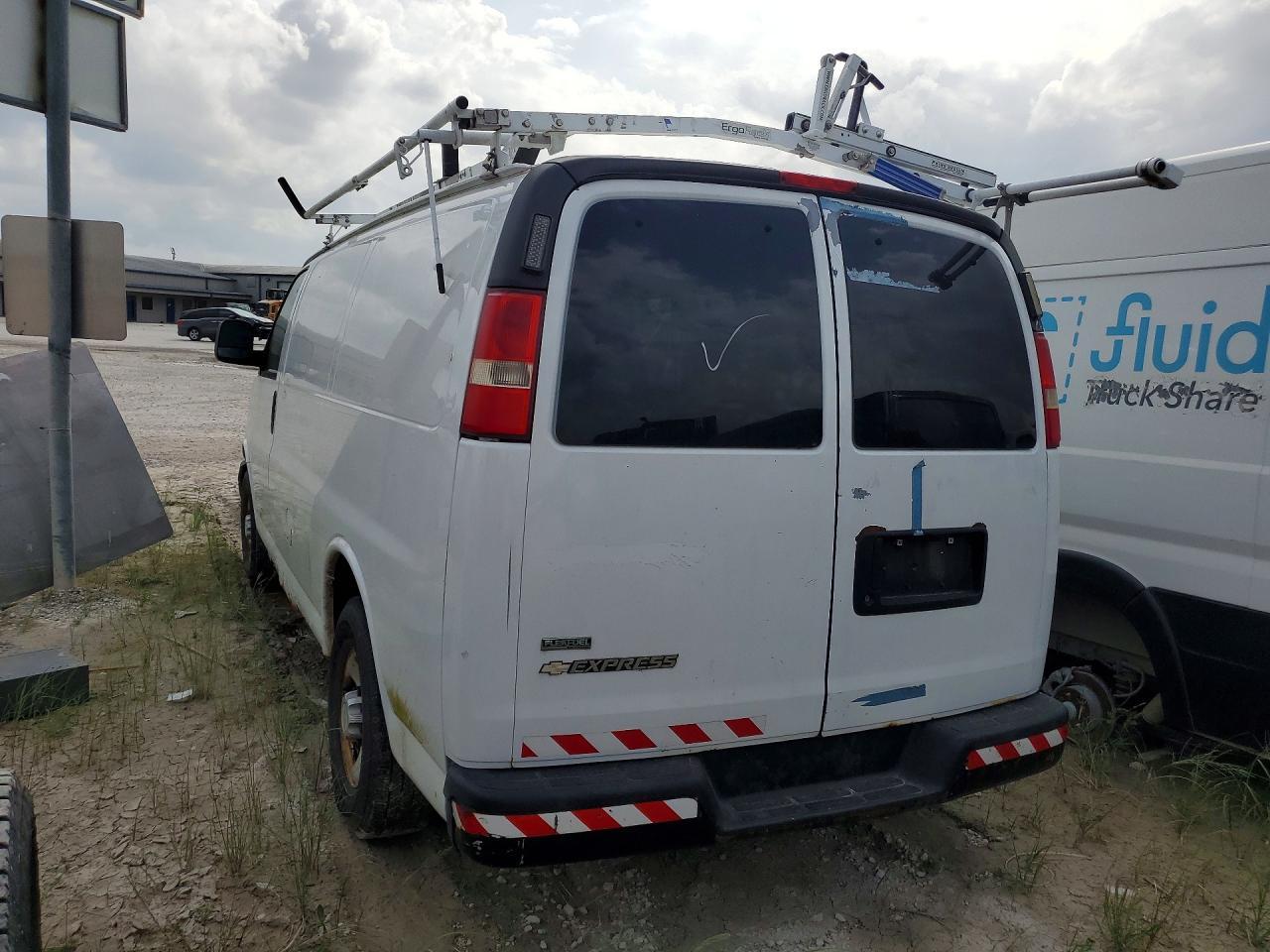 2010 Chevrolet Express G2500 - Фото 2