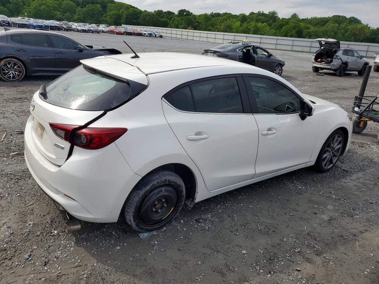 2018 Mazda 3 Touring - Image 3