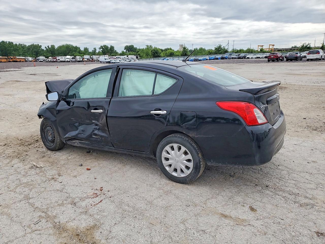 2018 Nissan Versa Sv - Image 2
