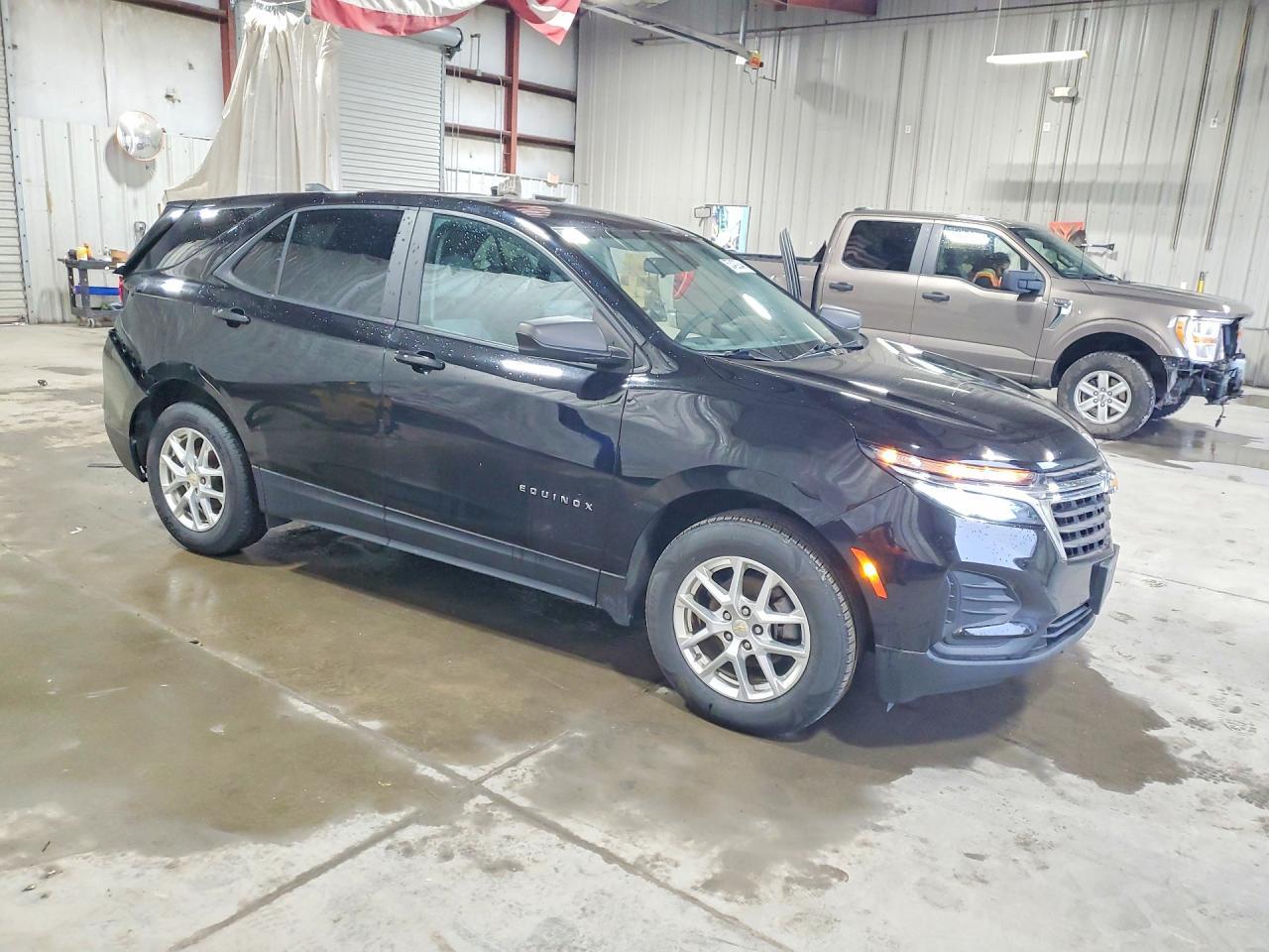 2022 Chevrolet Equinox Ls - Фото 4