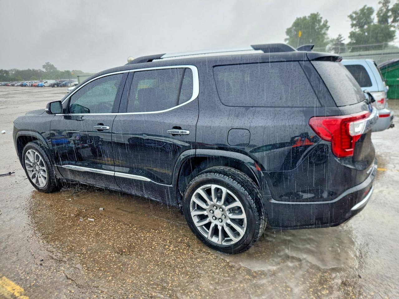 2023 GMC Acadia Denali - Image 2