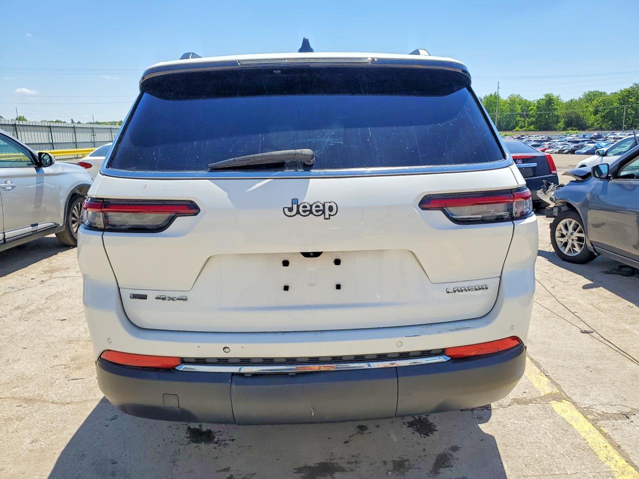2022 Jeep Grand Cherokee L Laredo - Image 6