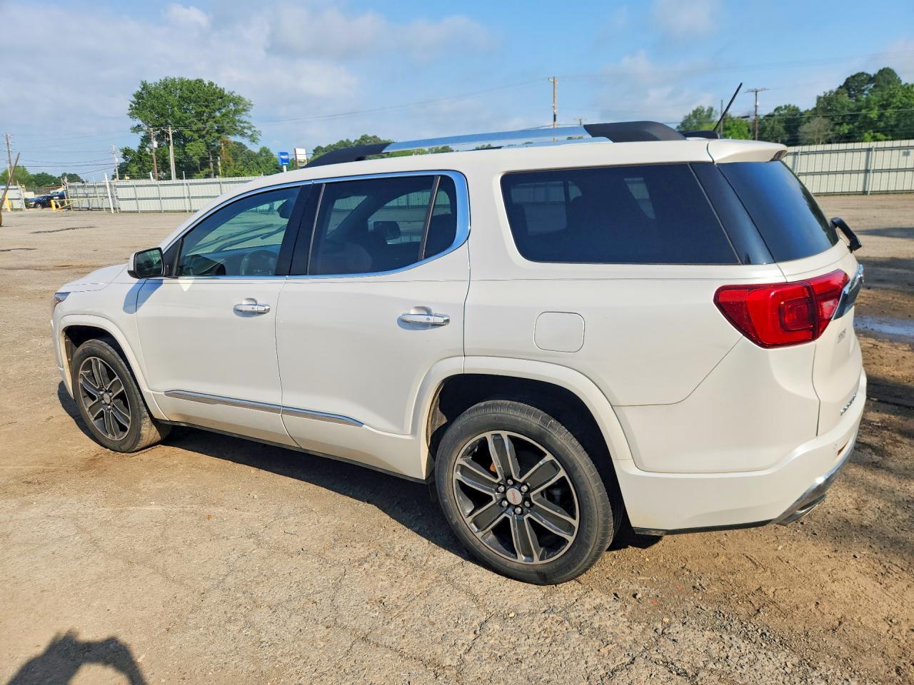 2017 GMC Acadia Denali - Фото 2