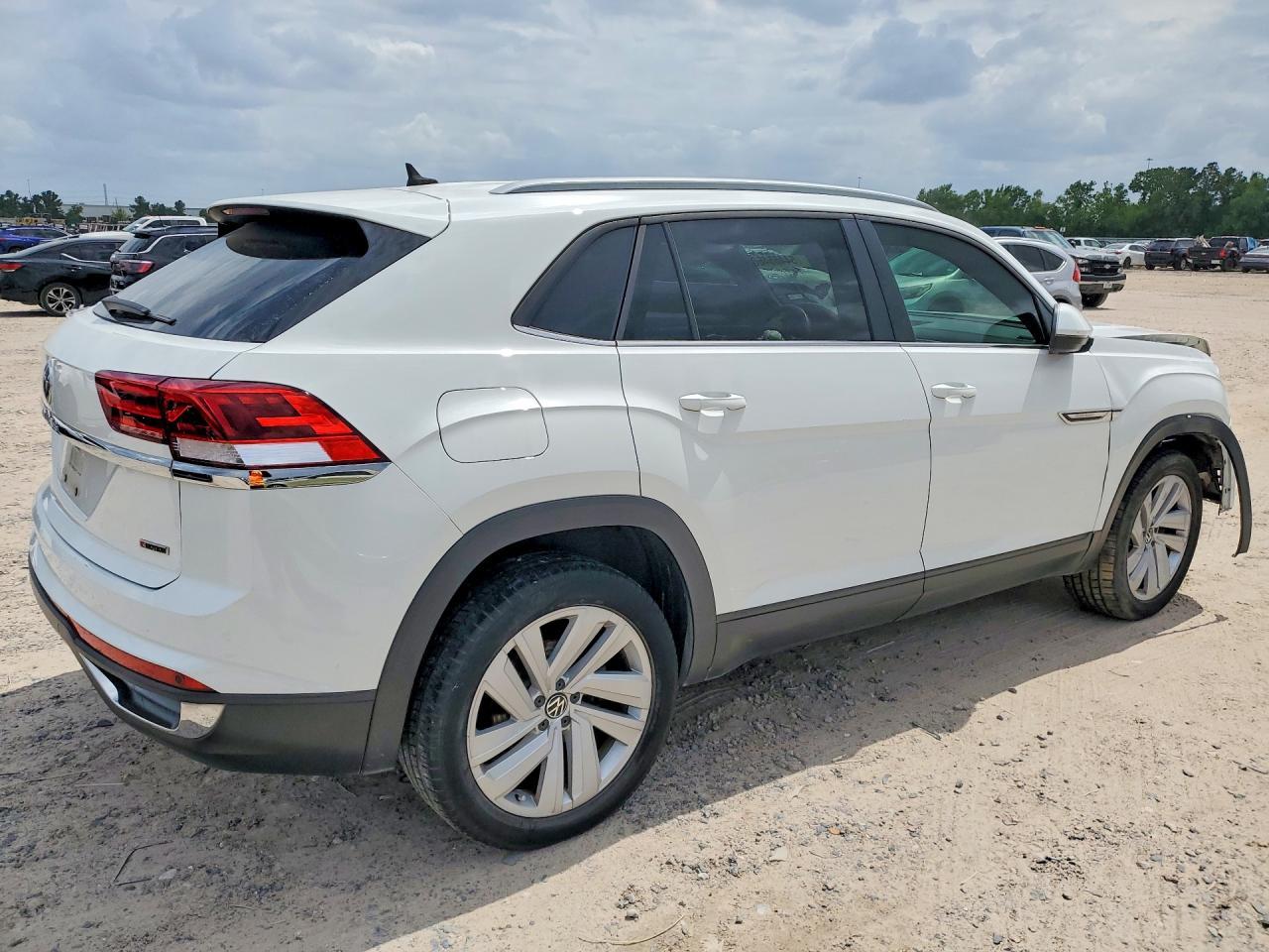 2020 Volkswagen Atlas Cross Sport Se - Image 3