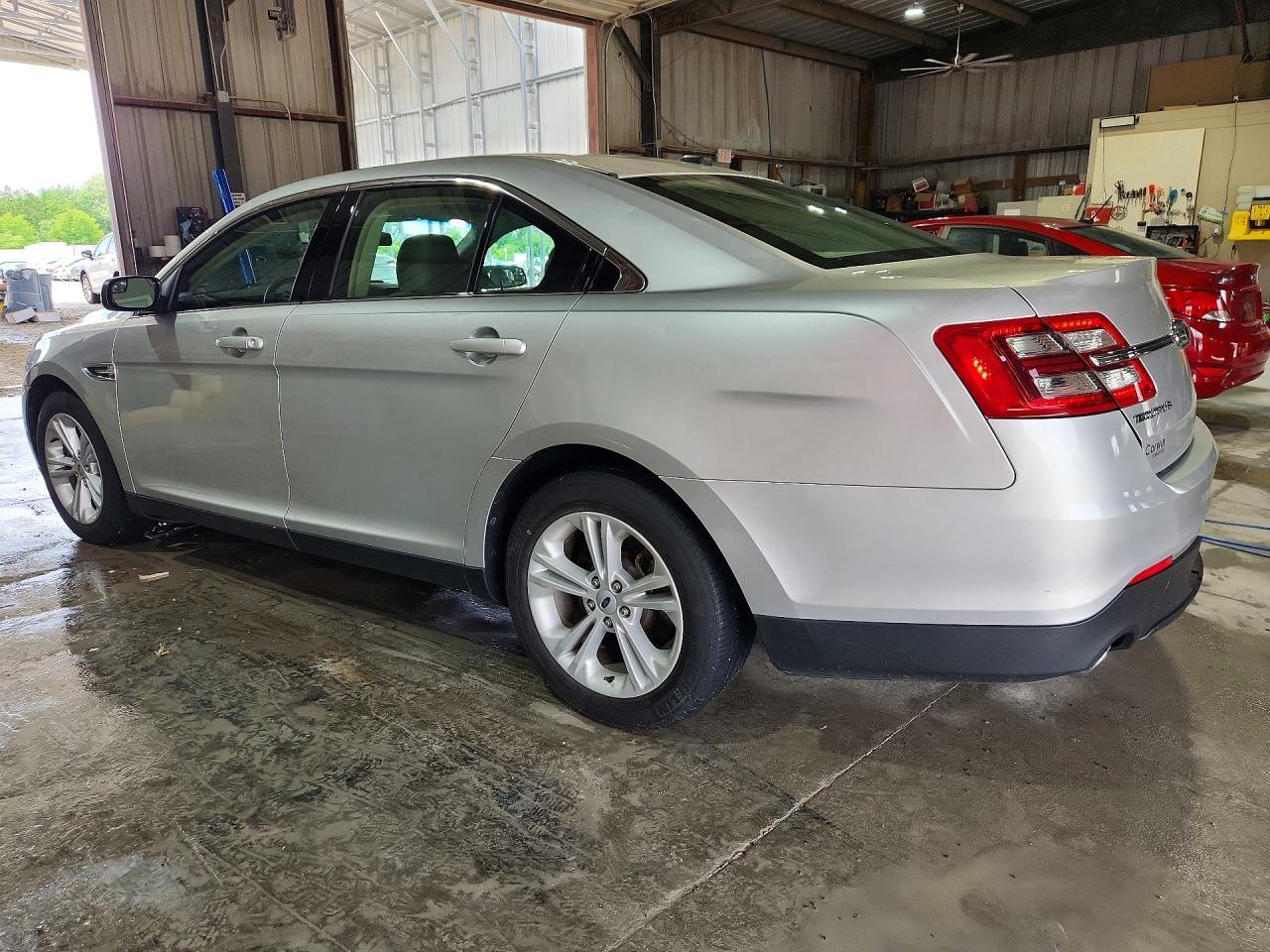 2018 Ford Taurus Se - Image 2