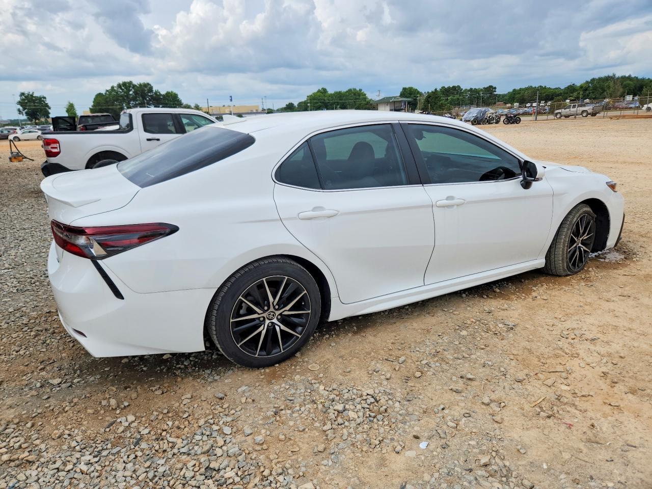 2024 Toyota Camry Se - Фото 3