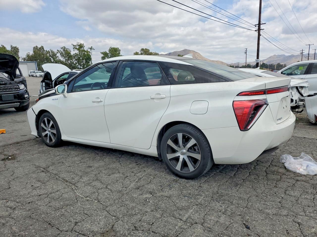 2016 Toyota Mirai Base - Фото 2